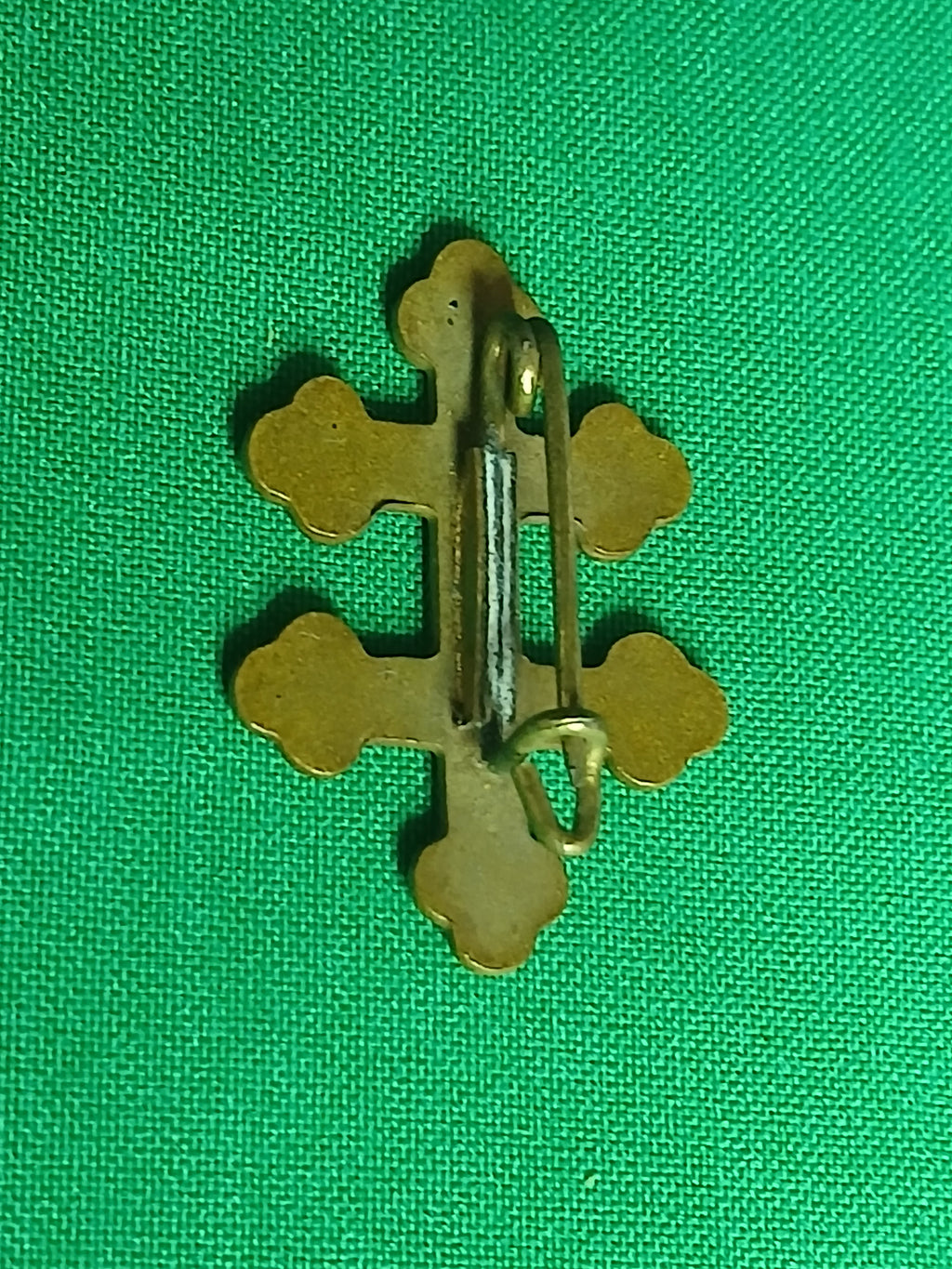 Broche patriotique ancienne en croix de Lorraine tréflée   1944-1945