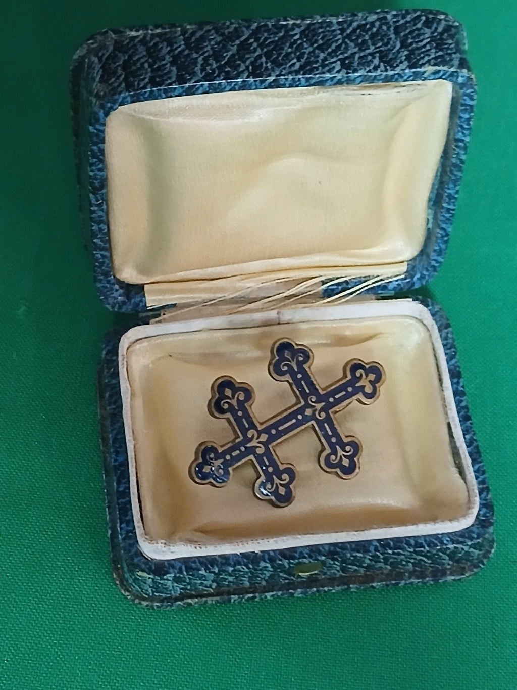 Broche patriotique ancienne en croix de Lorraine tréflée   1944-1945