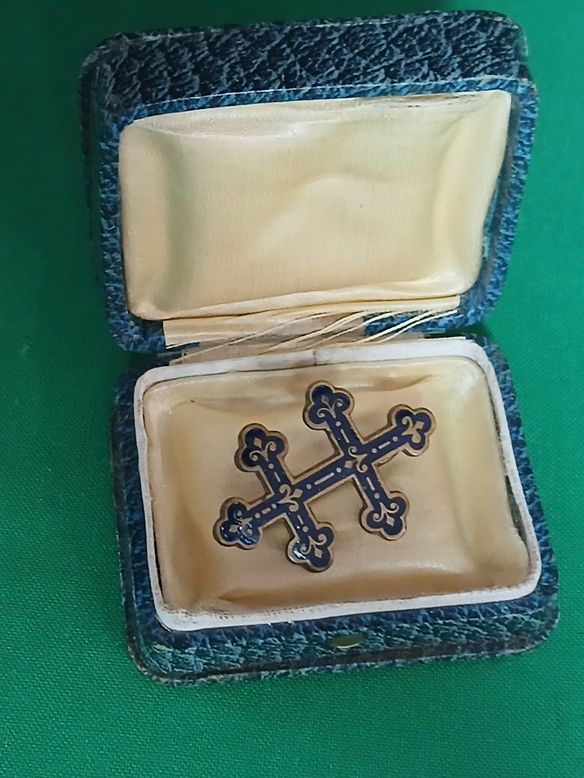 Broche patriotique ancienne en croix de Lorraine tréflée   1944-1945