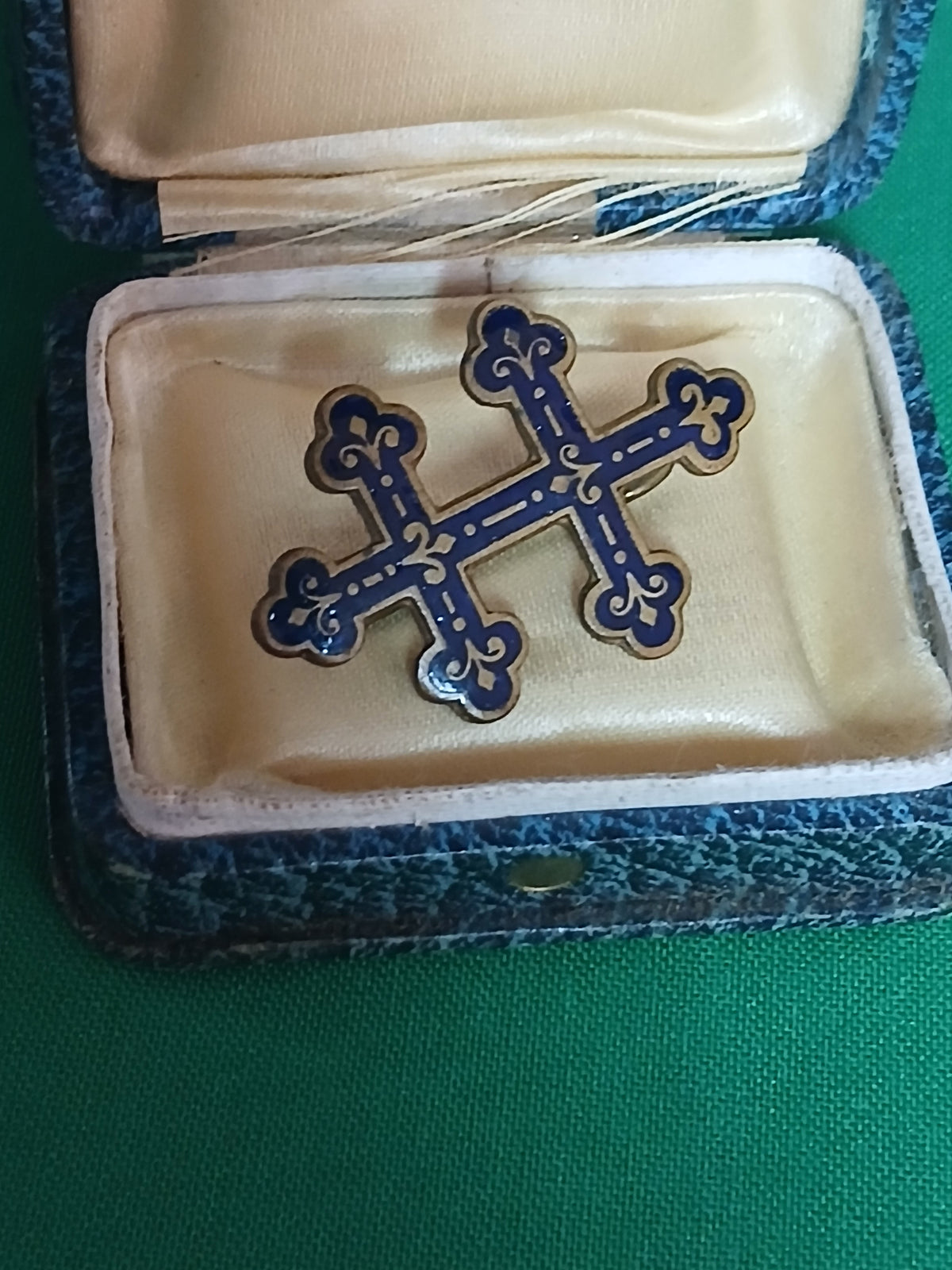Broche patriotique ancienne en croix de Lorraine tréflée   1944-1945