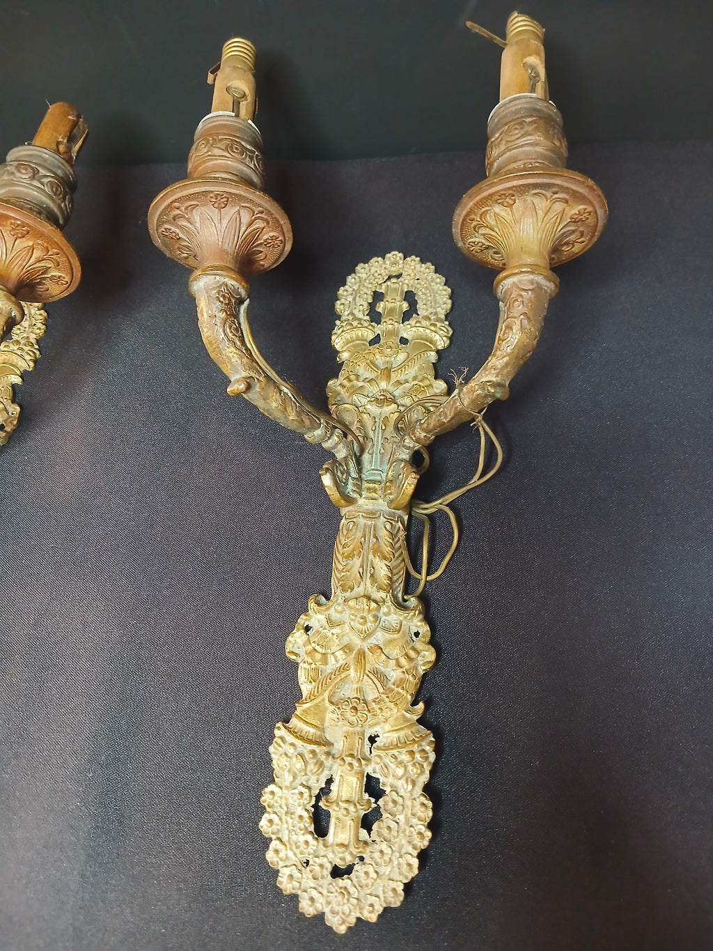 Paire d'appliques murales d'époque Empire (vers 1830) en bronze