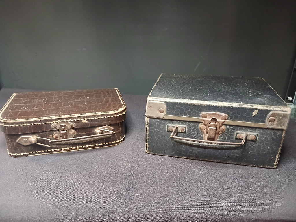 paire de Valisettes vintage en carton bouilli, années 1930–1950.