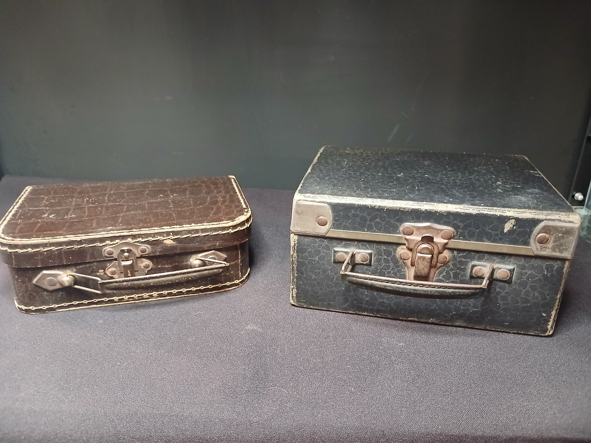 paire de Valisettes vintage en carton bouilli, années 1930–1950.