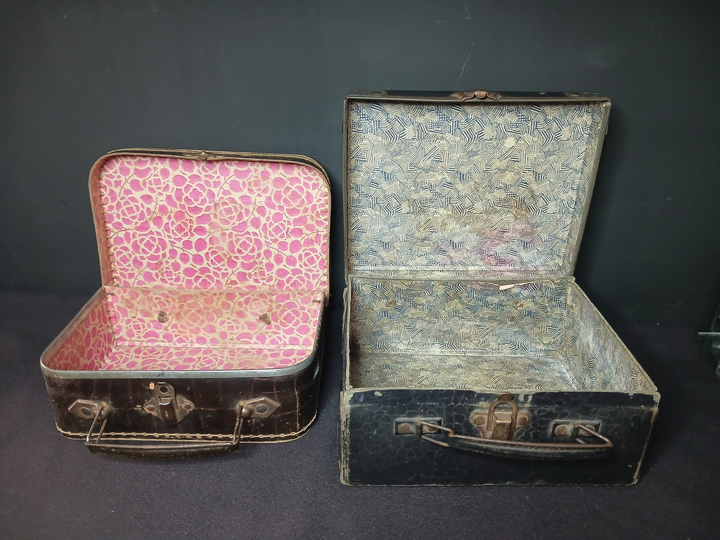 paire de Valisettes vintage en carton bouilli, années 1930–1950.