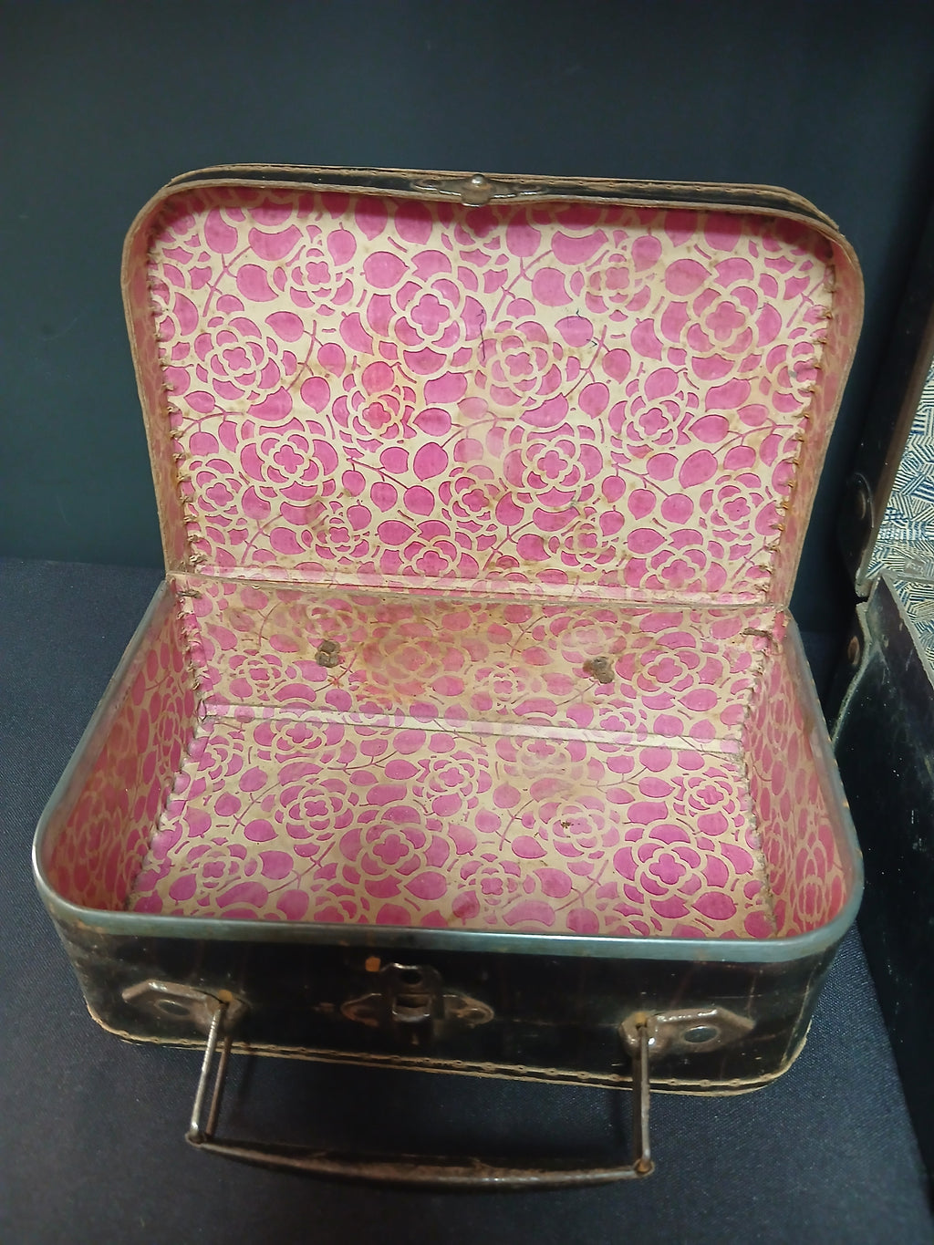 paire de Valisettes vintage en carton bouilli, années 1930–1950.