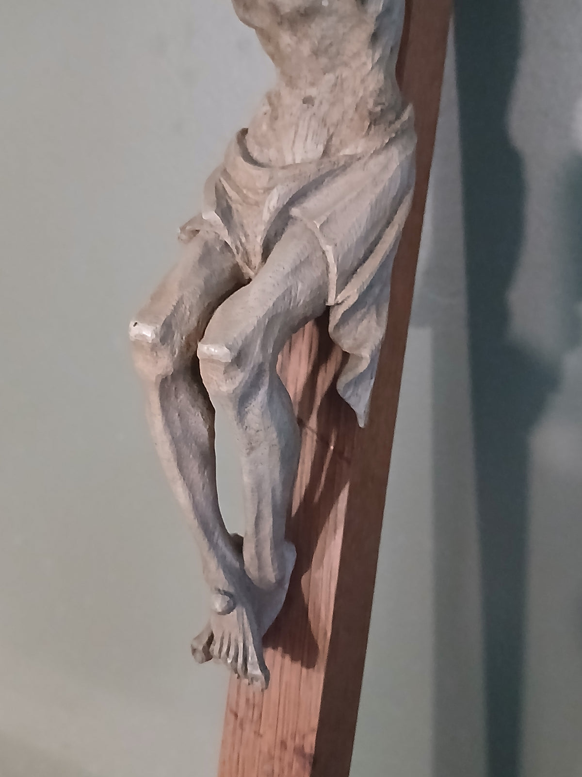Magnifique crucifix en bois sculpté, fin XIXe-début XXe siècle,
