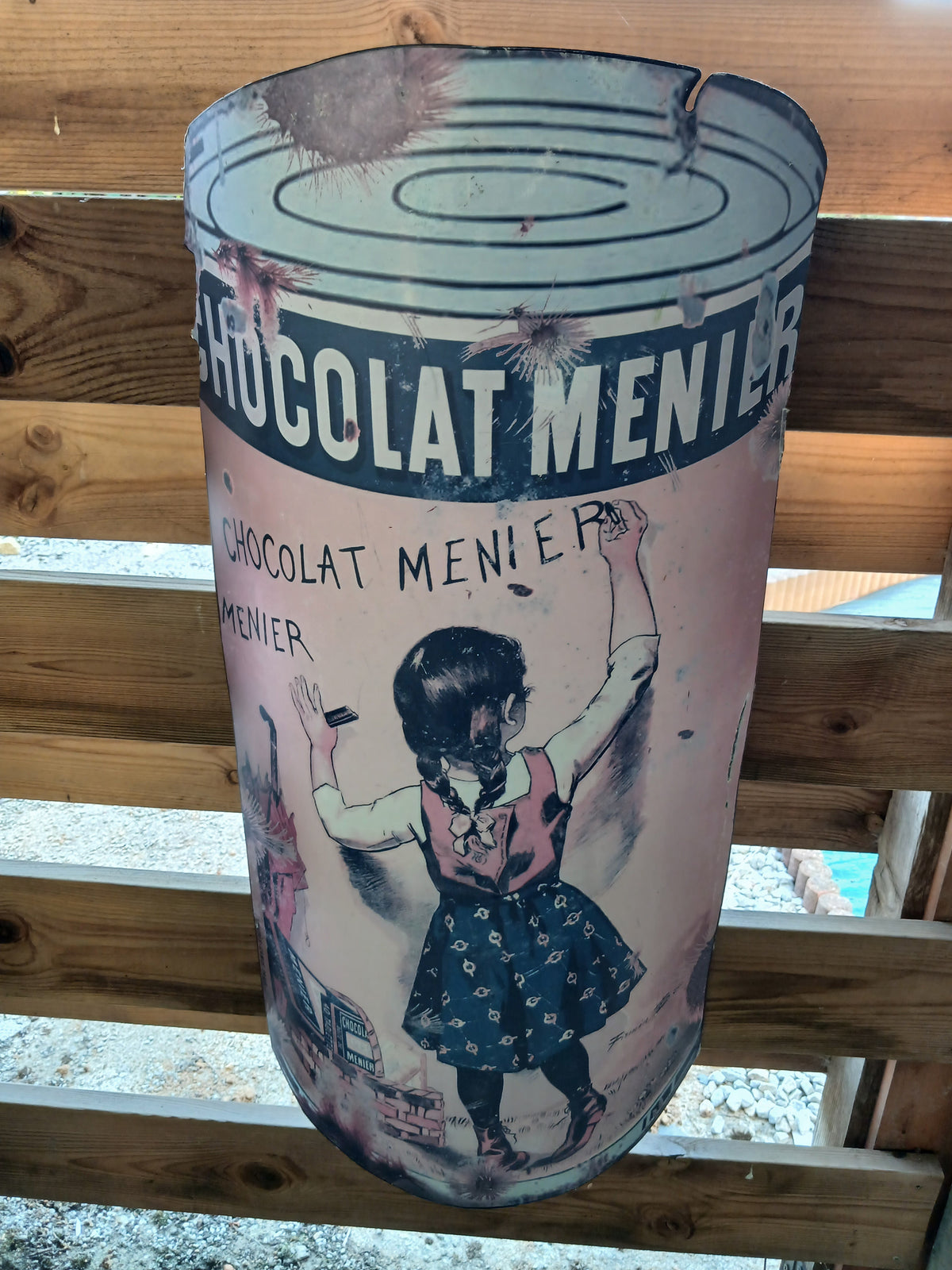 plaque bombée en fer en forme de boîte de cacao Chocolat Menier, 1980